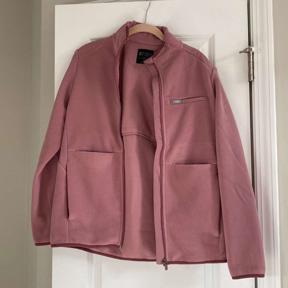 Mineral mauve medium on shift fleece Figs jacket